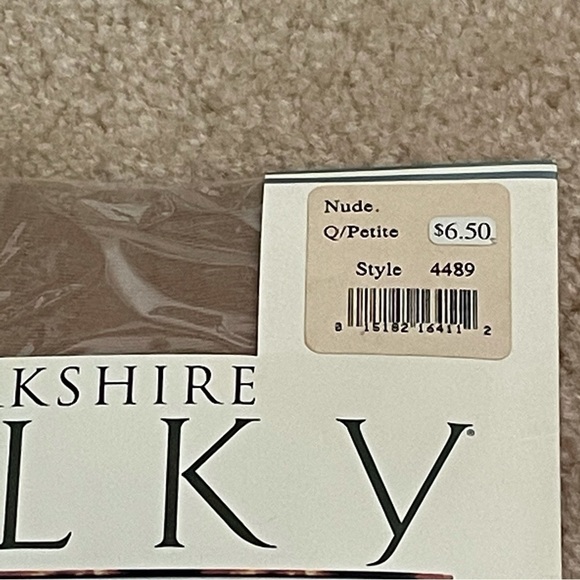 Berkshire Plus Size Nude Queen Petite Lycra  Silky Leg  Control Top Pantyhose - Picture 2 of 6